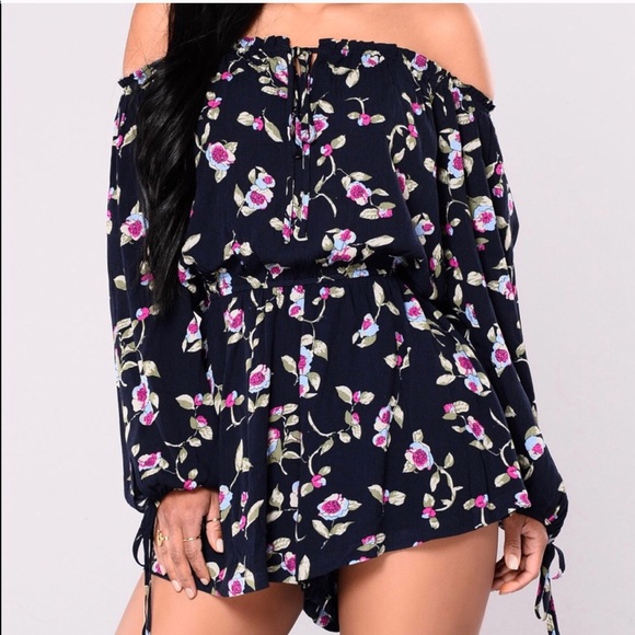 Fashion Nova Pants - NWOT FASHION NOVA FLORAL ROMPER SIZE SMALL